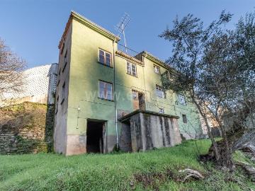 Moradia Geminada T5 / Covilhã, Casegas