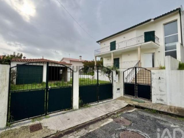 Moradia geminada T5 em Anha de 228 m²
