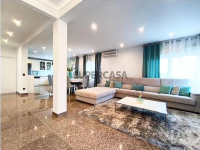Moradia geminada T5 em Darque de 180 m²