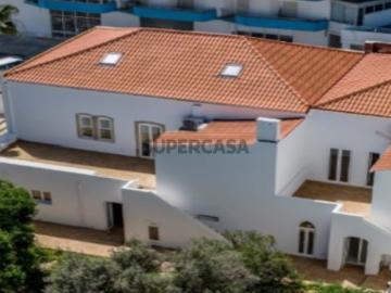 Moradia geminada T7 totalmente remodelada perto da zona Ribeirinha