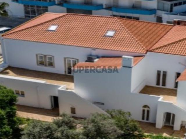 Moradia geminada T7 totalmente remodelada perto da zona Ribeirinha