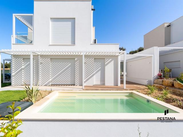 Moradia geminada T2+1 quartos com piscina privada no Pestana. 134m² Silves