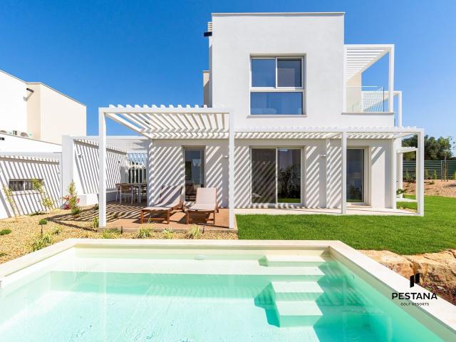 Moradia geminada T2+1 quartos com piscina privada no Pestana. 134m² Silves