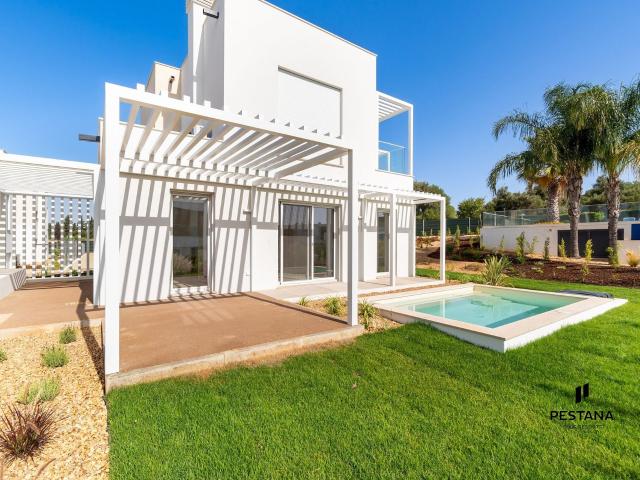Moradia geminada T2+1 quartos com piscina privada no Pestana. 134m² Silves