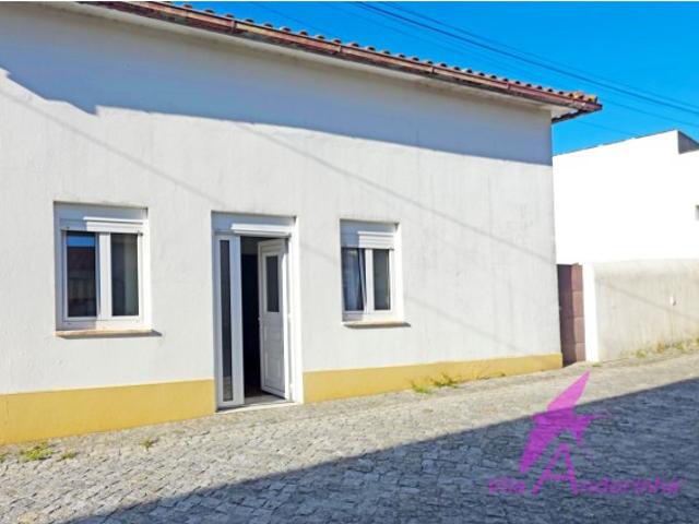 Moradia Geminada T2 a 5 minutos a pé do centro das Neves Viana do Castelo