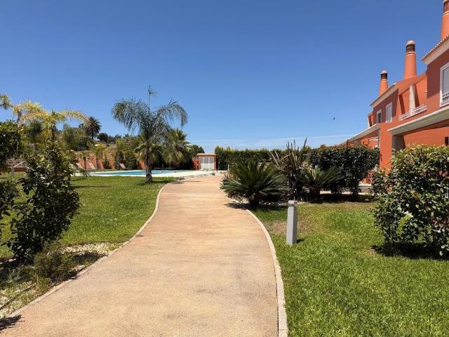 Moradia Geminada T2 Arrendamento em Alcantarilha e Pêra,Silves