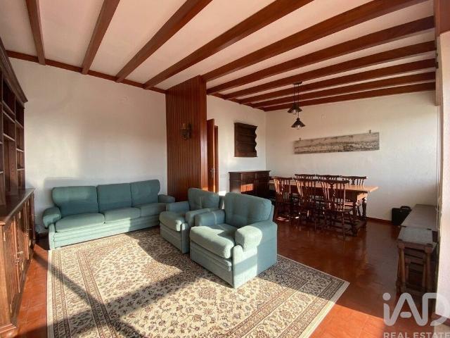 Moradia geminada T2 em Bárrio de 124 m²