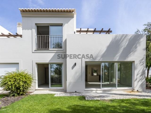 Moradia Geminada T2 em Carvoeiro