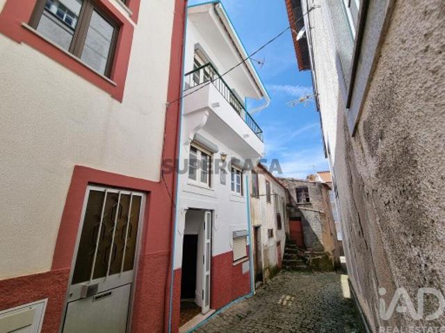 Moradia geminada T2 em Folques de 69 m²