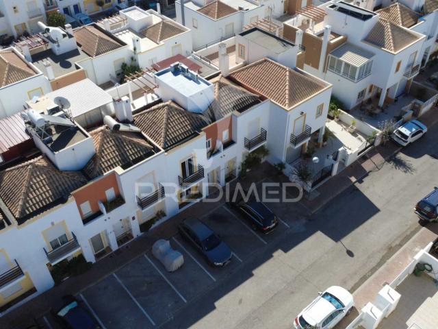 Moradia geminada T2 em Tavira para arrendamento anual