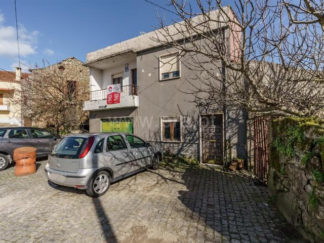 Moradia Geminada T2 / Fundão, Valverde