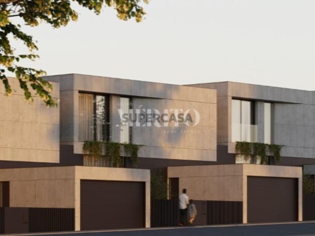 MORADIA GEMINADA T3+1