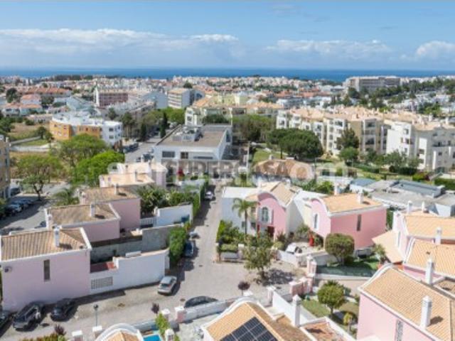 Moradia Geminada T3+1 Venda em Albufeira e Olhos de Água,Albufeira