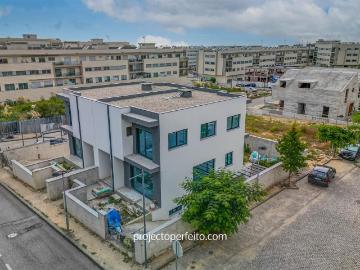 Moradia Geminada T3+1 Venda em Santa Maria da Feira, Travanc. 270m² Feira