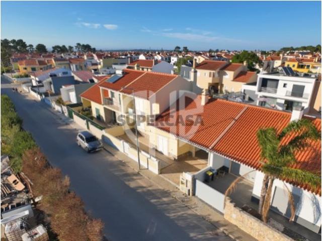 Moradia Geminada T3+1 com Excelente Logradouro, Garagem e Sótão | Brejos de Azeitão