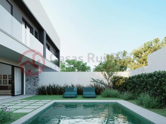 Moradia Geminada T3+1 com Piscina e Jardim