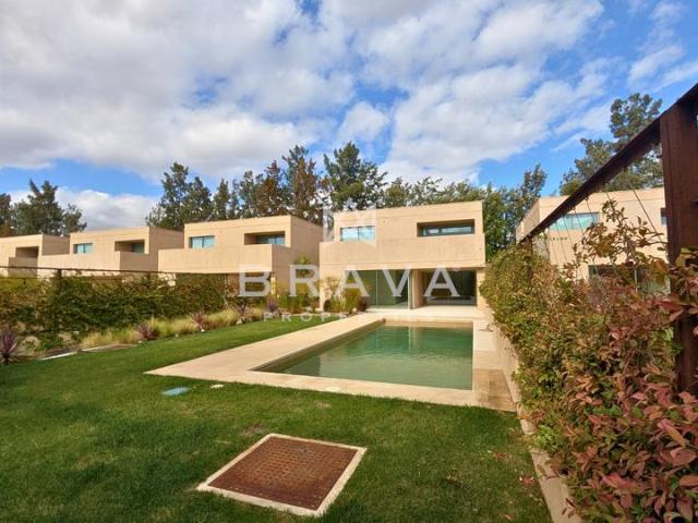 Moradia geminada T3+1 com piscina privada e jardim em Vilamo. 210m² Vilamoura
