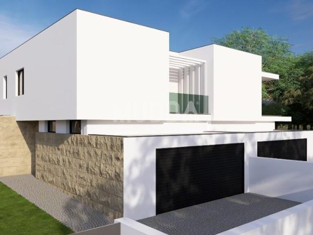 Moradia geminada T3+1 de Alto Padrão | Arquitetura Moderna | Garagem p/ 2 carros | CE A
