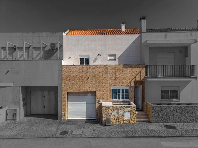 Moradia Geminada T3+1 em Famalicão – Nazaré 127m² Nazaré