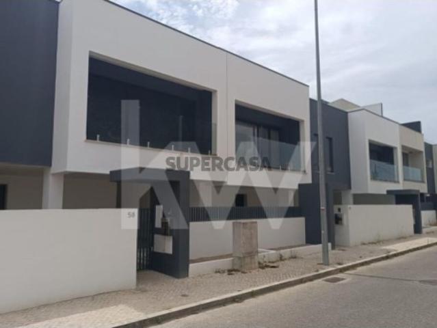 Moradia Geminada T3+1 Freguesia Trafaria COSTA DE CAPARICA