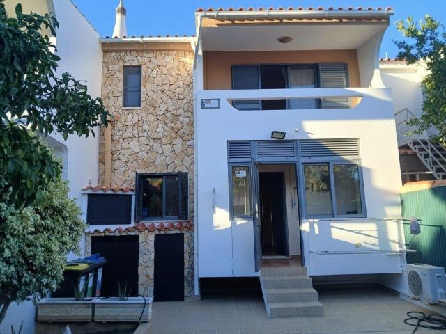 Moradia Geminada T3+1 nas Gambelas Faro 144m² Montenegro