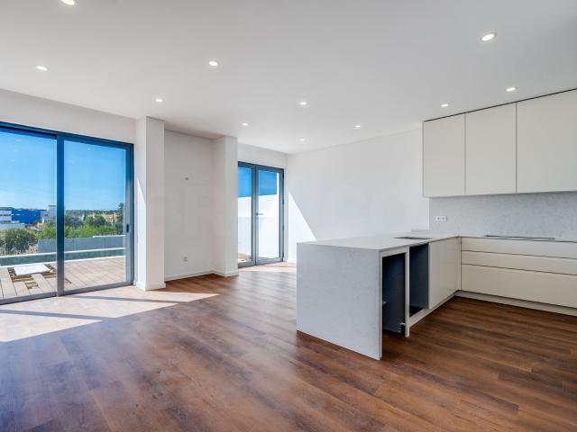 Moradia Geminada T3+1 nova com piscina | Belavista, Ferragud. 180m² Estômbar e Parchal