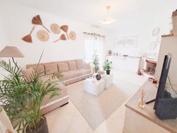 Moradia geminada T3, arquitetura tradicional com garagem e l. 100m² Corroios