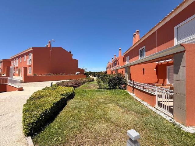 Moradia Geminada T3 Arrendamento em Alcantarilha e Pêra,Silves