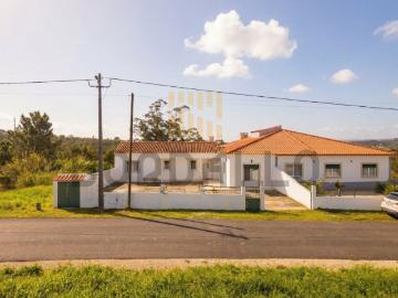 Moradia Geminada T3 c/ terreno e terraço Casal Granja Alvorninha