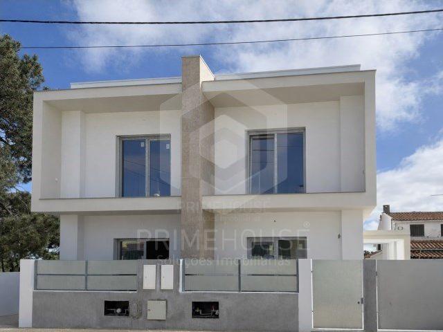 Moradia Geminada T3 com 2 suites 132m² Fernão Ferro