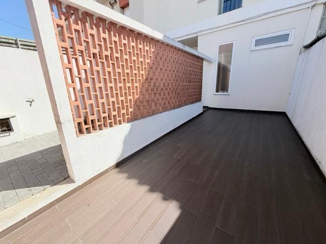 Moradia Geminada T3, com terraço, em Carcavelos