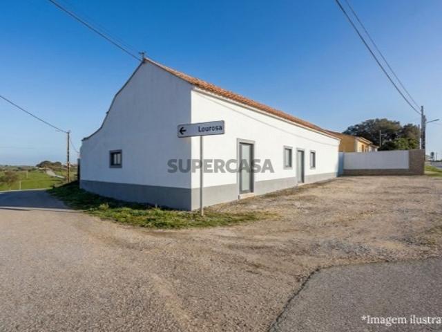 Moradia Geminada T3, com logradouro