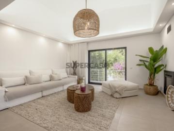 Moradia geminada T3, com piscina e garagem, no Algarve