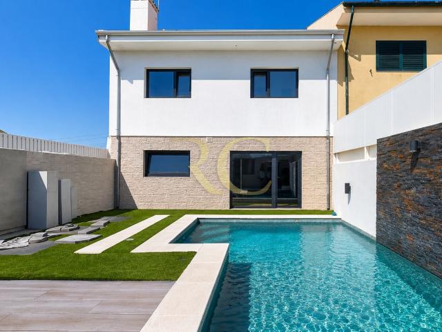 Moradia Geminada T3 com Piscina em Grijó