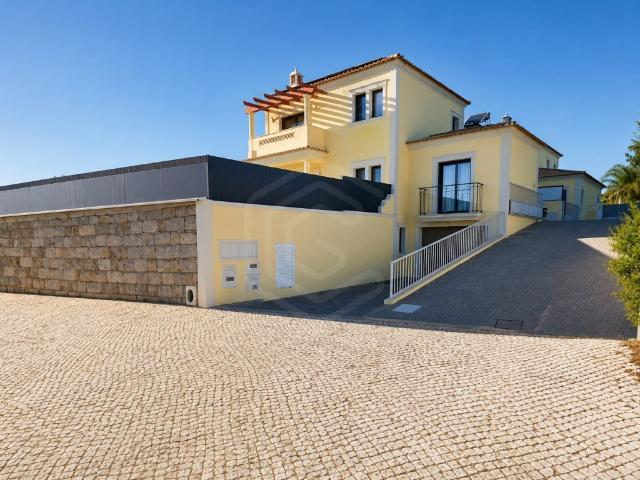Moradia Geminada T3 com Quintal e Garagem em Salir, Algarve 174m² Salir