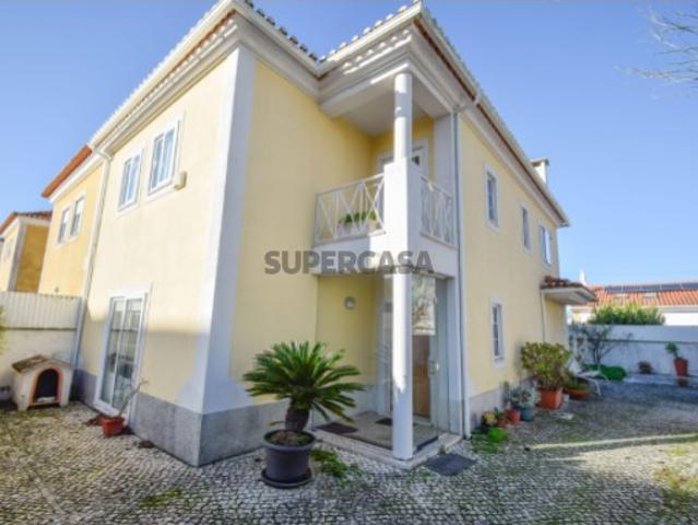 Moradia Geminada T3 com Suíte de 21,5 m² em São Domingos de Rana Cascais