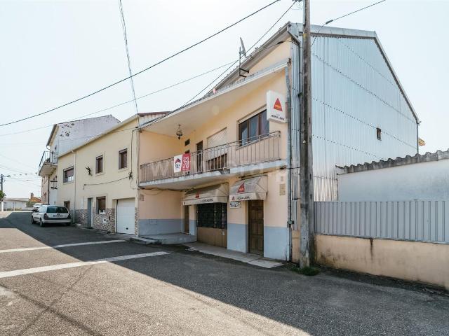 Moradia Geminada T3 / Covilhã, Barco