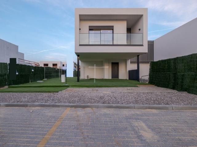 Moradia geminada T3 de arquitetura contemporânea, com garage. 170m² Amora
