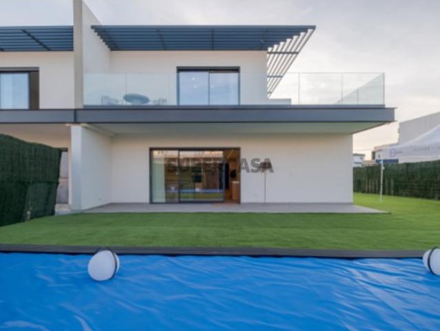 Moradia geminada T3 de arquitetura contemporânea, com garagem e piscina Herdade do Meio