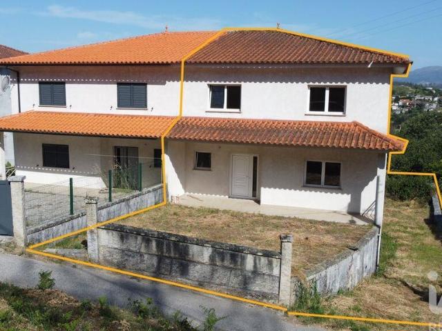 Moradia geminada T3 em Mões de 176 m²