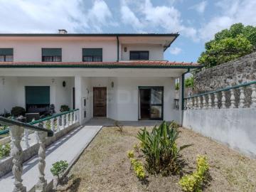 Moradia Geminada T3 em Mouquim