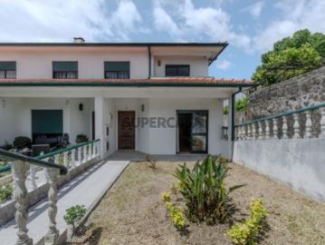 Moradia Geminada T3 em Mouquim