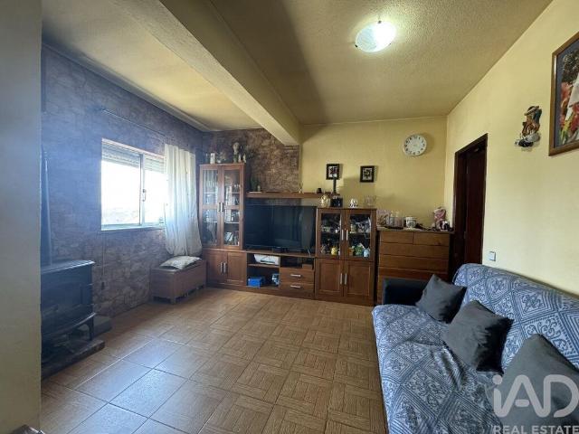 Moradia geminada T3 em Olalhas de 96 m²