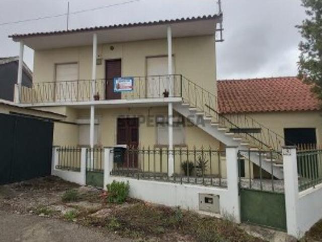 Moradia geminada T3 em Batalha de 119,75 m²