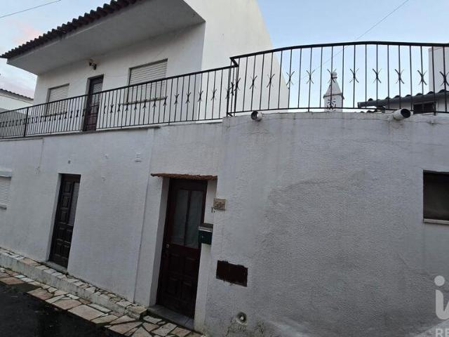 Moradia geminada T3 em Cadaval e Pêro Moniz de 250 m²