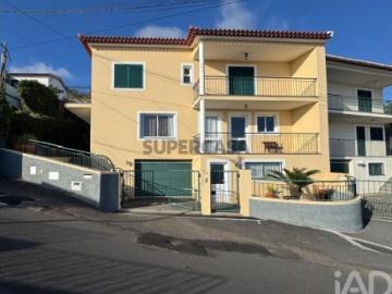 Moradia geminada T3 em Funchal Santa Maria Maior de 263 m²