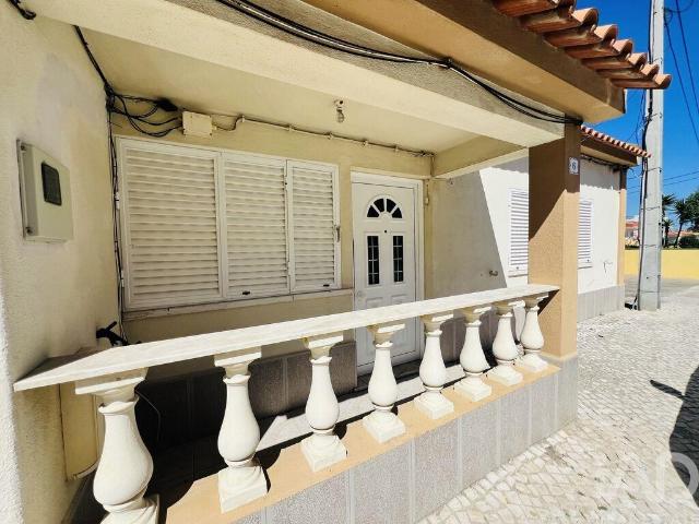Moradia geminada T3 em Peniche de 70 m²