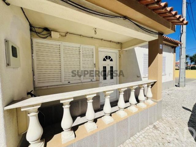 Moradia geminada T3 em Peniche de 70 m²