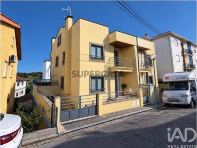 Moradia geminada T3 em Santa Comba Dão e Couto do Mosteiro de 171 m²