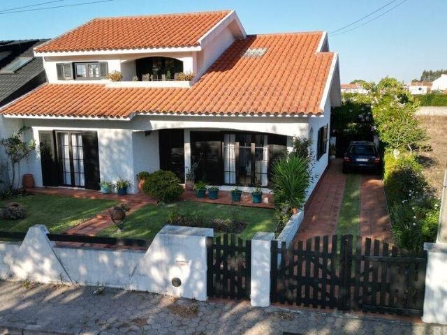 Moradia geminada T3 em Santa Joana de 180 m² 180m² Glória e Vera Cruz